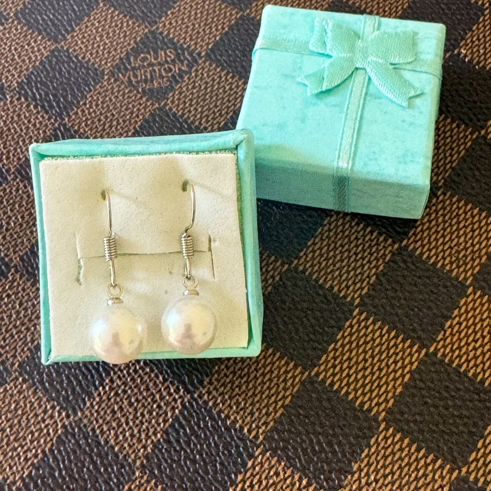 Classic White Faux Pearl Earings